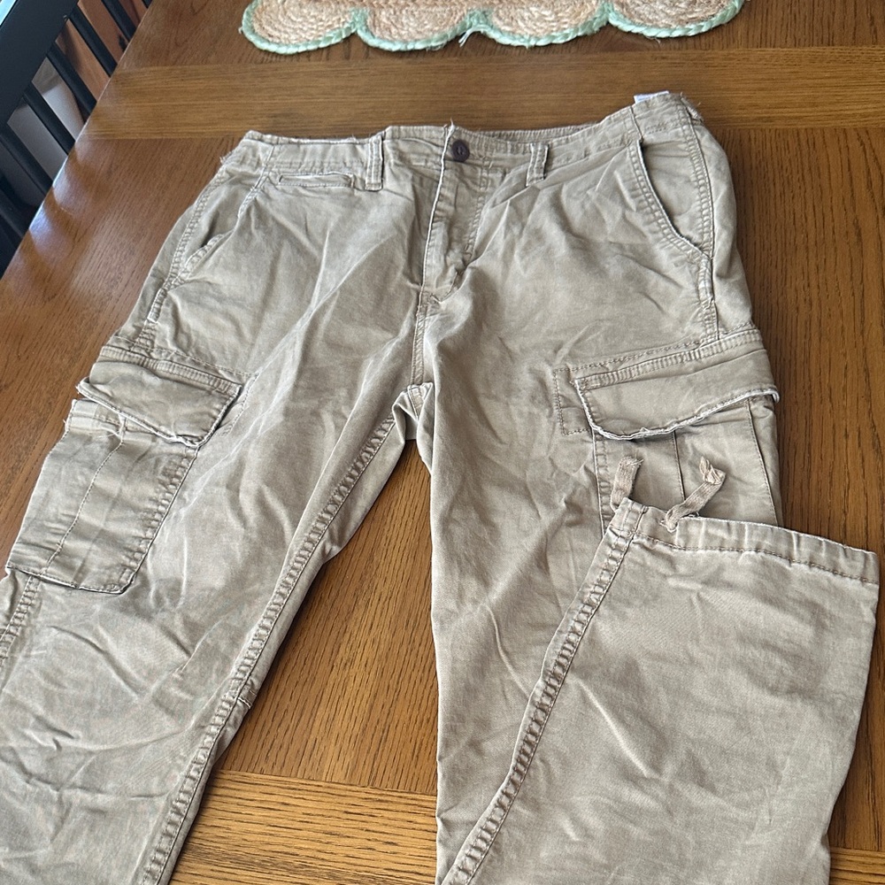 American Eagle men’s cargo pants